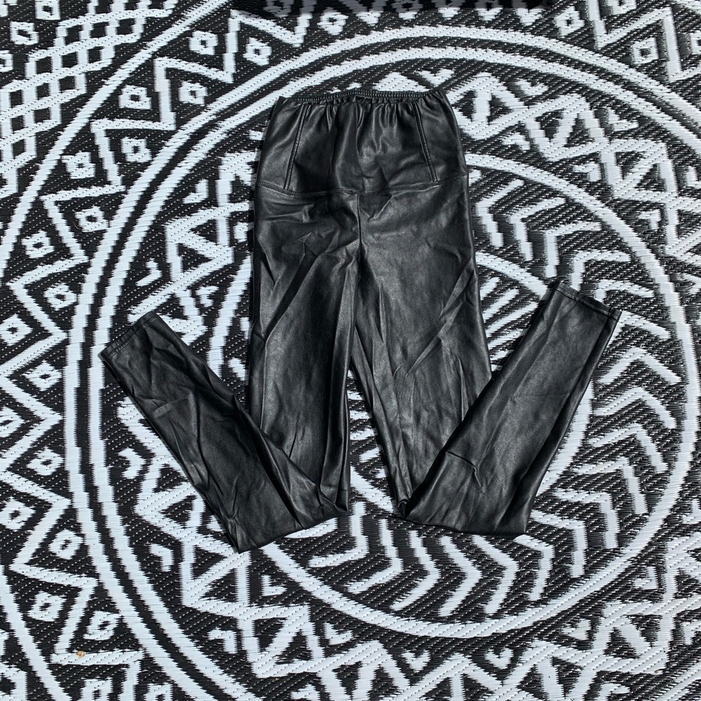Aritzia Daria Leggings
